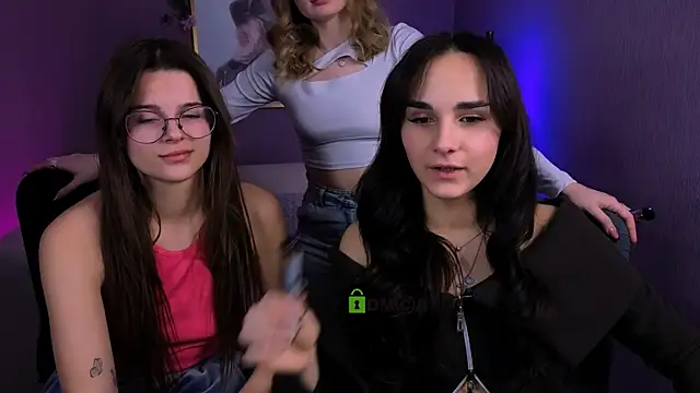 berry_alma's cam snapshot