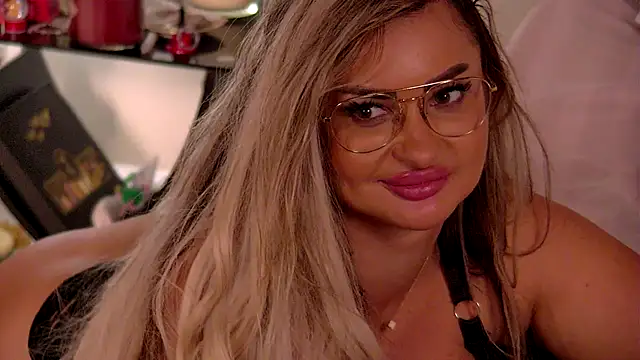 Denisse_Perry's cam snapshot