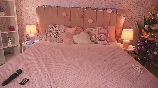 KiraRoxx live sex cam