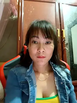 Yumyum_kiw live sex cam