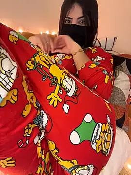 Lola-Bee's cam snapshot