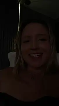 MiaPetit_ live sex cam