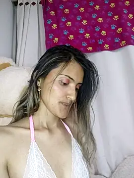 Lucia_Zarate3's cam snapshot