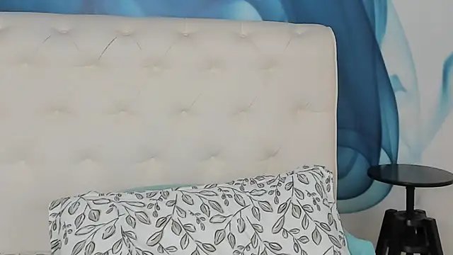 SkinnyDolly live sex cam