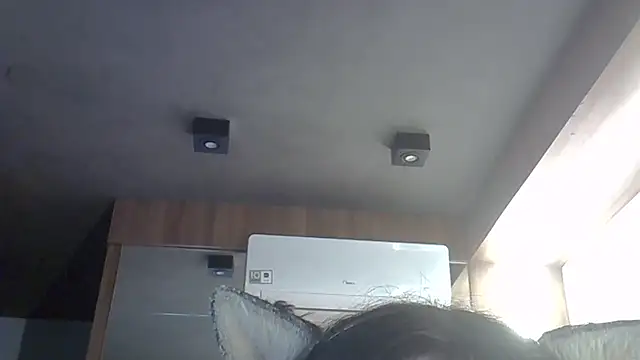 SkinnyKitten live sex cam