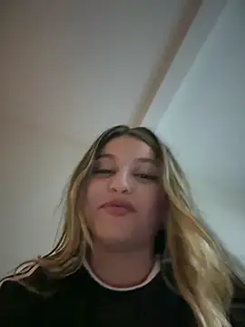 lunablossom_'s cam snapshot