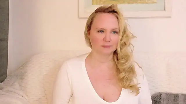 Sarah4you live sex cam