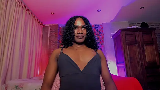 LaGoldenBitch live sex cam