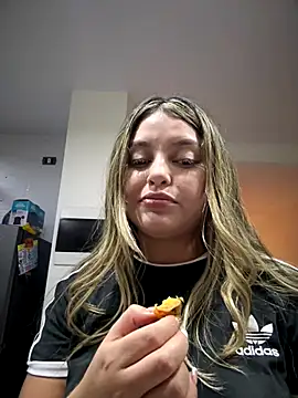 lunablossom_ live sex cam