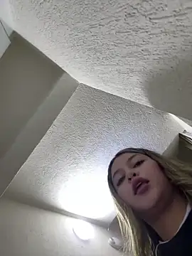 lunablossom_'s cam snapshot