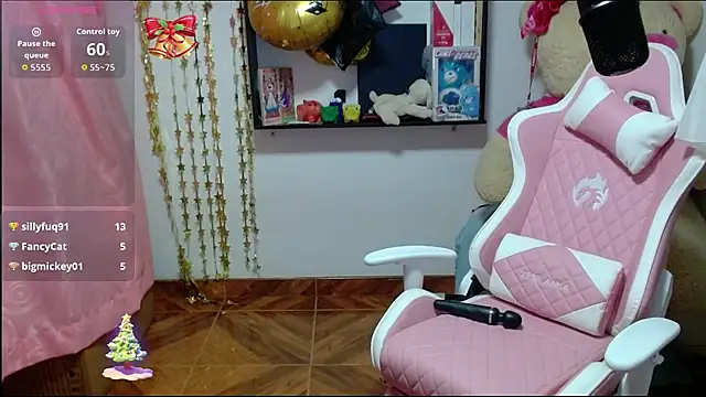 Maggie_Fox3's cam snapshot