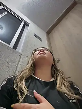 lunablossom_ live sex cam