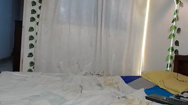 ivonne__hott1 live sex cam