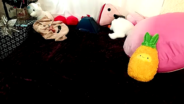 GamerGirlRoxyAndLee's cam snapshot