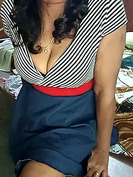 Meena_Meenakshi's cam snapshot