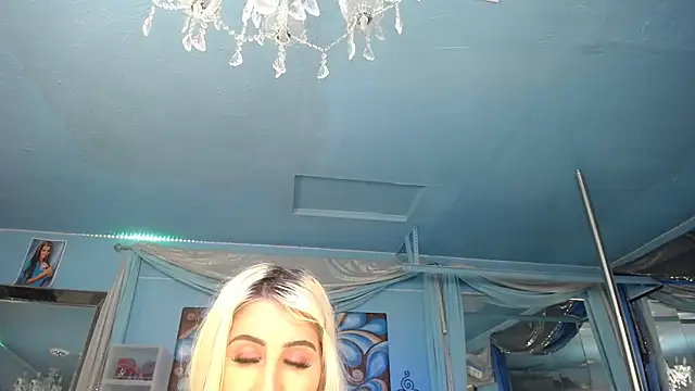 ADRIANNA_FOX's cam snapshot