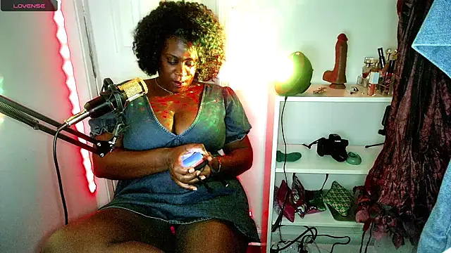 lovelyenigma365's cam snapshot