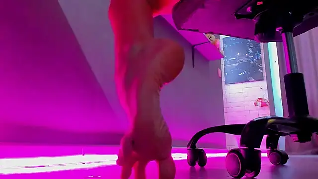 Yourweakness777's cam snapshot