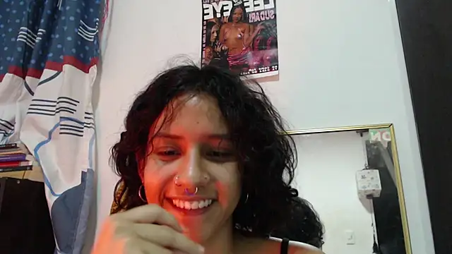 AlinaWoolf_'s cam snapshot