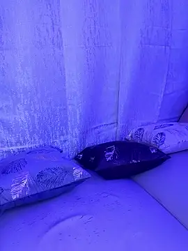 KARISHMA-STRIP live sex cam