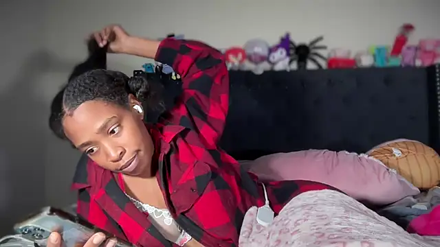 Cum2Charm's cam snapshot