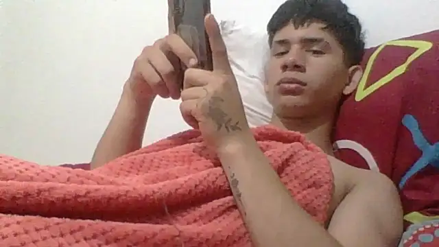 adriuth_699 live sex cam