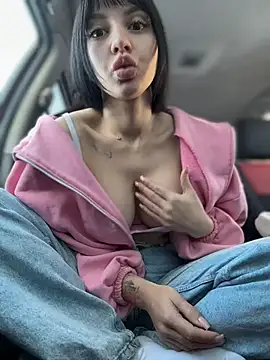 JulliaVegas live sex cam