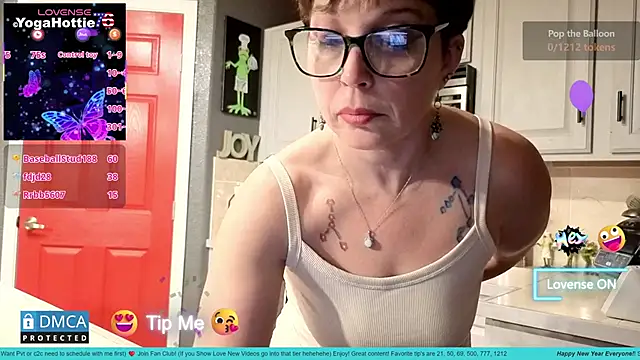 YogaHottie76's cam snapshot