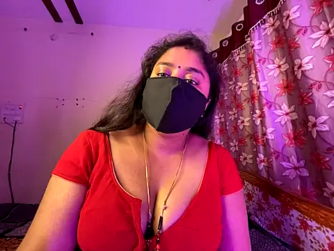 LouleyRanii live sex cam