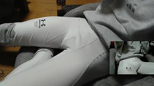 Yasu2000 live sex cam