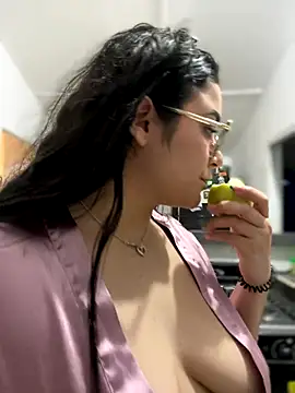 Lia_flowers's cam snapshot