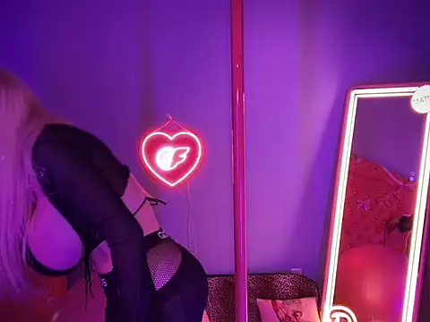 bimbotwerkqueen live sex cam