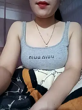 LucyyLy live sex cam