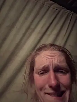 GoldenFlameGoddess live sex cam