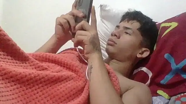 adriuth_699 live sex cam