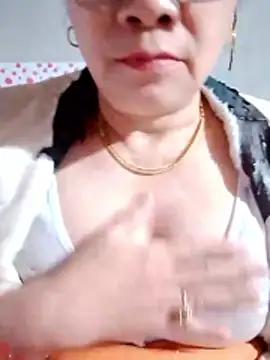 small-house123's cam snapshot