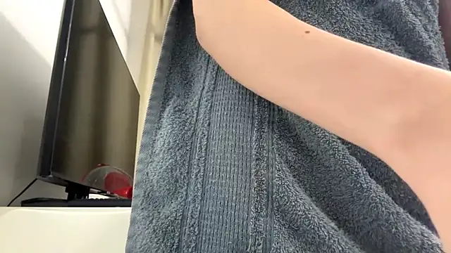 lil_glow live sex cam