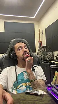 FavelaDaddyCum's cam snapshot