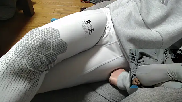 Yasu2000 live sex cam