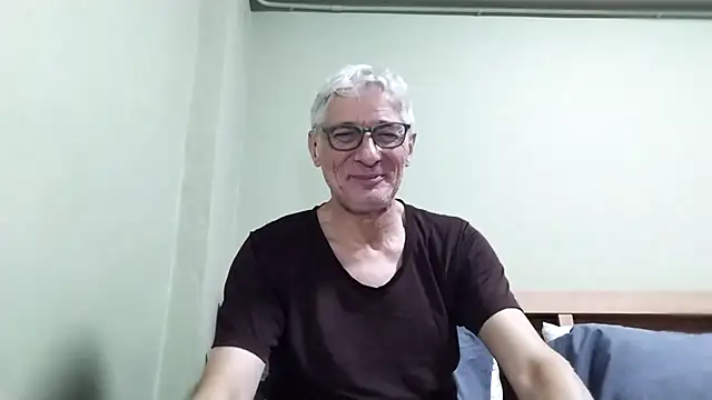 BIGUNCUTHARDCOCK live sex cam