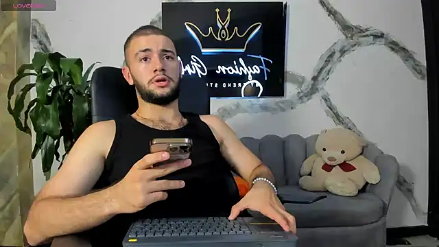 MaximusClark live sex cam