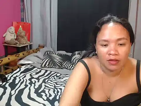 joanpetite live sex cam
