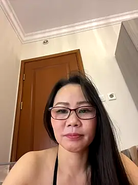 lily-mm live sex cam