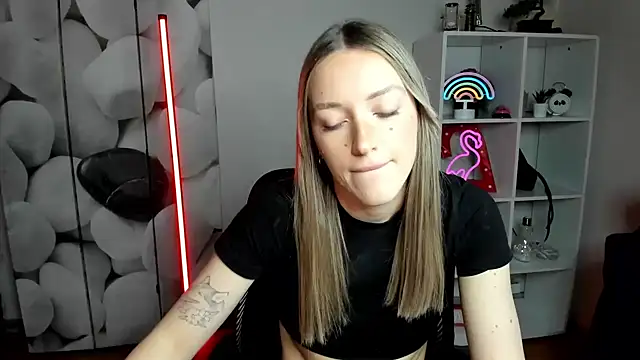 EvelynBlond's cam snapshot