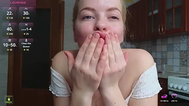 RinaBlondie's cam snapshot