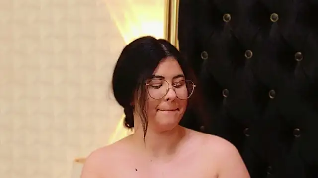 MegaBoobsDeee's cam snapshot