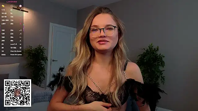 JulieLupo's cam snapshot