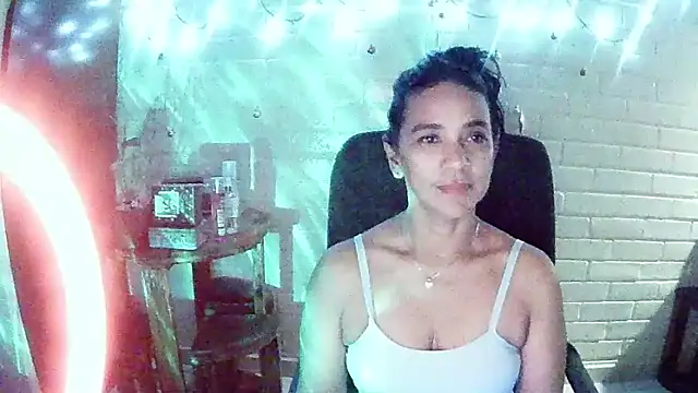 MiiaVelasquez live sex cam