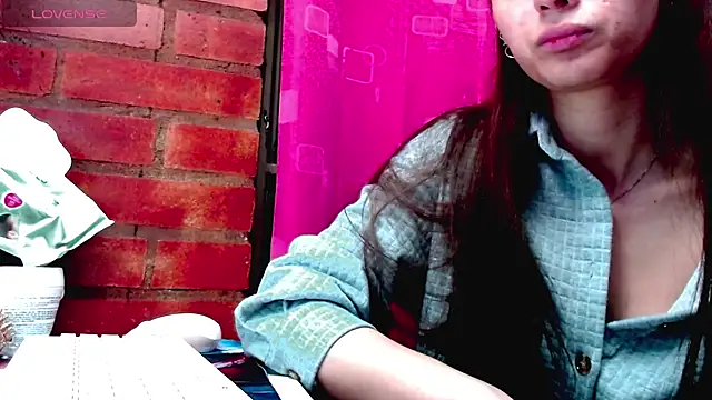 holy_juli live sex cam