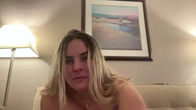 brattyisback live sex cam
